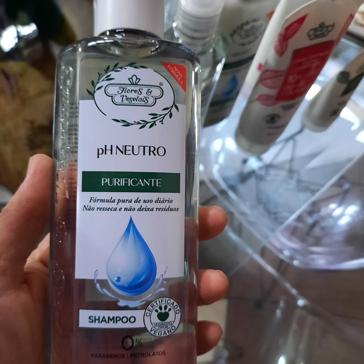 photo of Flores & Vegetais Shampoo pH Neutro shared by @margareteaquila on  20 Jun 2022 - review