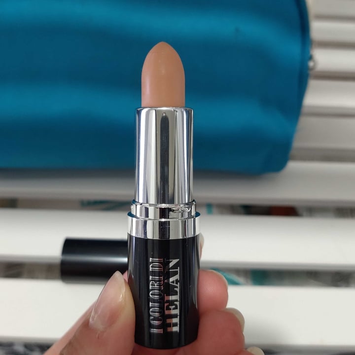 review photo of Helan Bio correttore Stick shared by @lauralig on 01 Nov 2022 - review