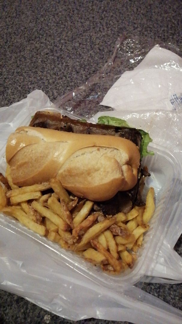 photo of La Reverde Parrillita Vegana Sandwich de seitan shared by @fpfluffy on  03 Jan 2020 - review