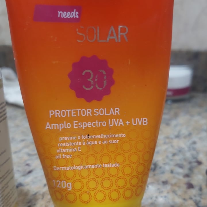 photo of Needs Protetor solar fator 30 shared by @anabm10 on  11 May 2022 - review