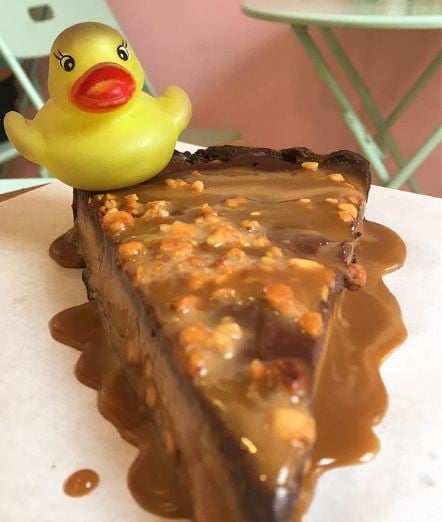 photo of Adhana Snicker pie shared by @patitovegan on  03 Mar 2020 - review