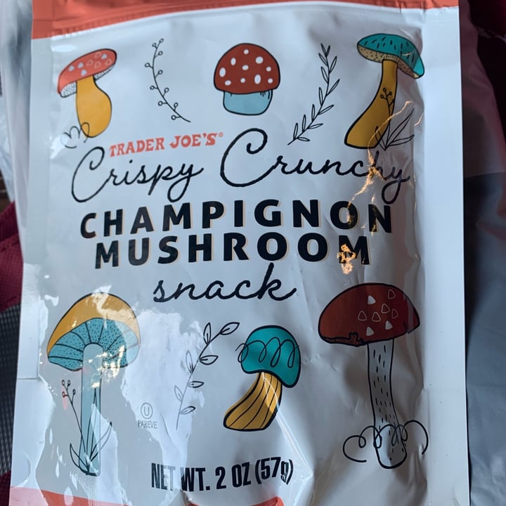 photo of Trader Joe's Crispy Crunchy Champignon Mushroom Snack shared by @unejanie on  02 Feb 2022 - review