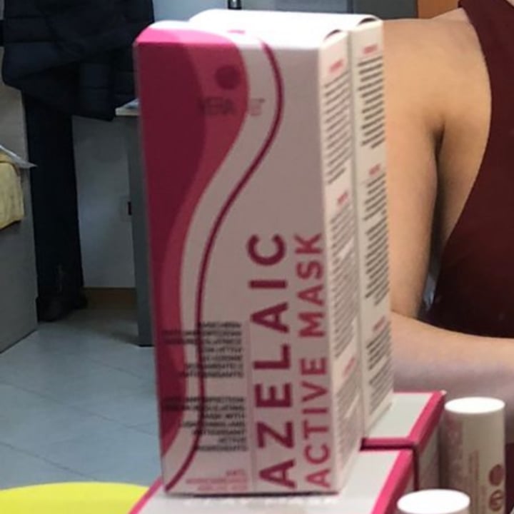 review photo of Veralab Azelaic active mask shared by @cetpatx on 01 Apr 2022 - review