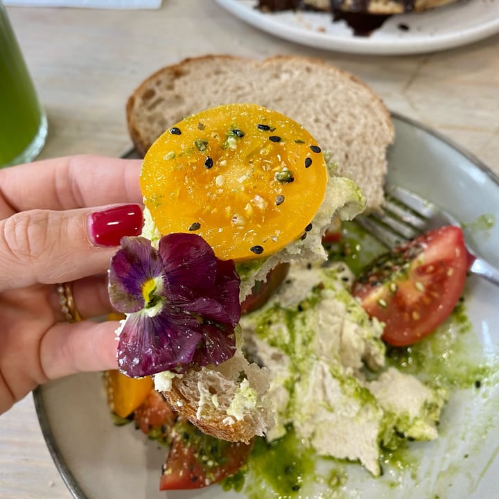 review photo of Aujourd'hui Demain No-Mozza Salad shared by @lanastweet on 07 Sep 2022 - review