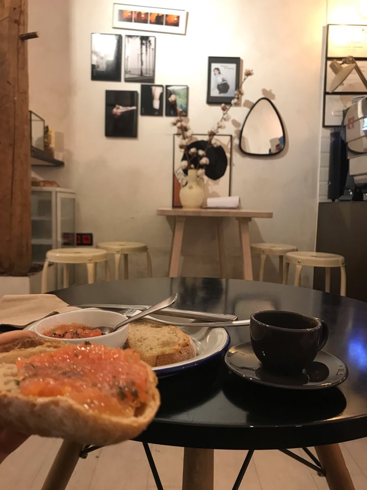 photo of Chillin' Cafe Tostadas con Tomate shared by @andrebay on  29 Jan 2020 - review