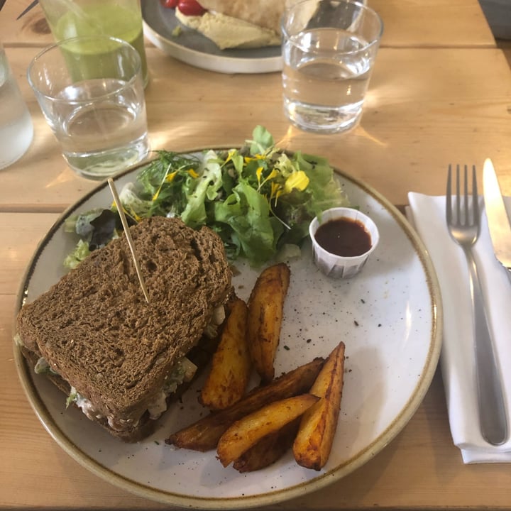 review photo of Aromaticus Club sandwich tempeh shared by @emanuelalauriola on 20 Jun 2022 - review