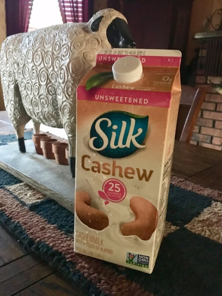 photo of Silk Unsweetened Cashewmilk Original shared by @zombiemouse on  23 Aug 2019 - review
