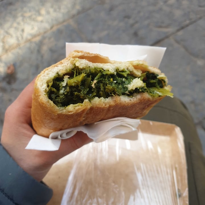 photo of The Vegan Goody Fagottino Con Friarielli shared by @melanyminichino99 on  13 Apr 2022 - review