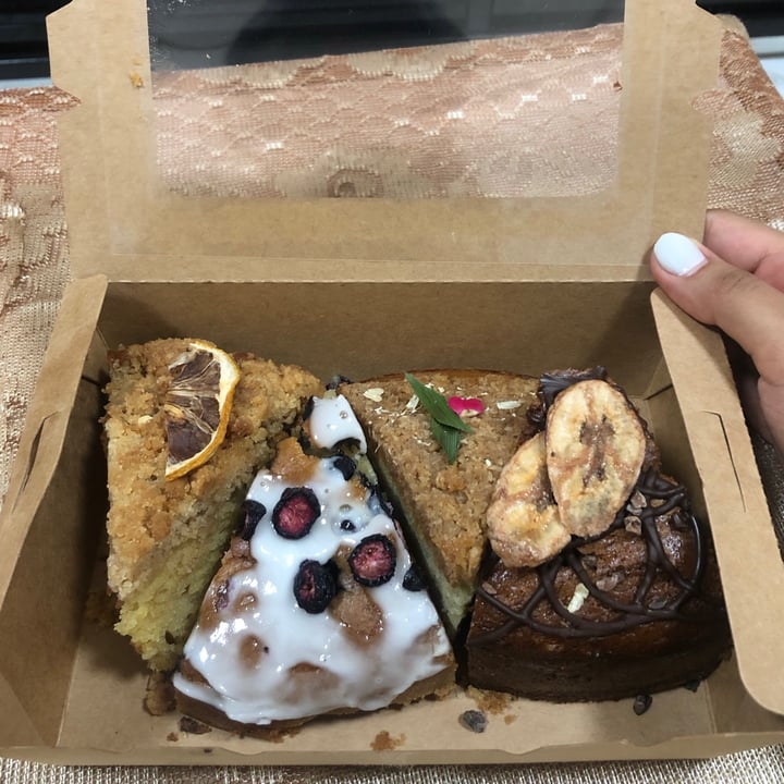 review photo of WellSmoocht Cake Care Box shared by @heerendd on 15 Nov 2020 - review
