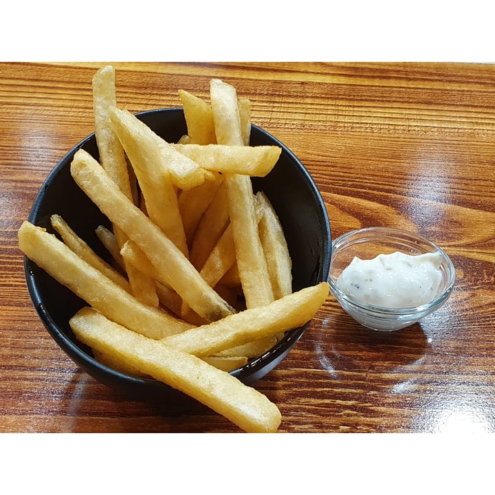photo of nomVnom Bistro Truffle Fries + Truffle Mayo Dip shared by @shengasaurus on  28 Nov 2020 - review