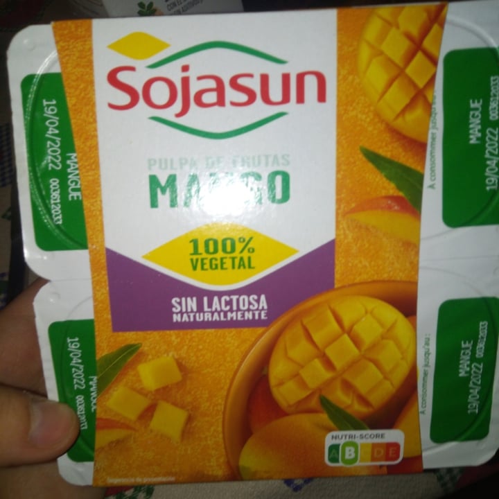 photo of Sojasun Yogur vegano con pulpa de mango shared by @maddiurkijo on  17 May 2022 - review