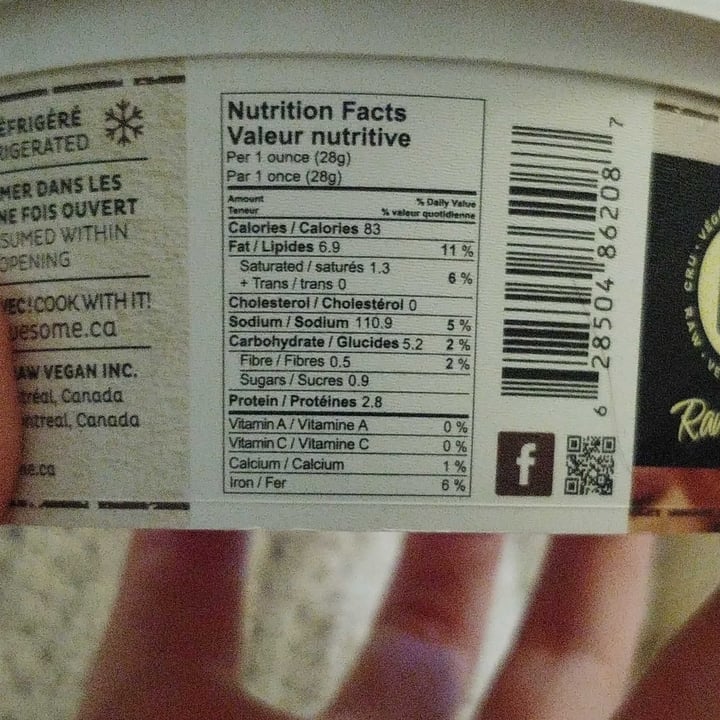 photo of Rawesome Cashew Cream Cheese garlic & black pepper shared by @mllemurphy on  29 Dec 2021 - review