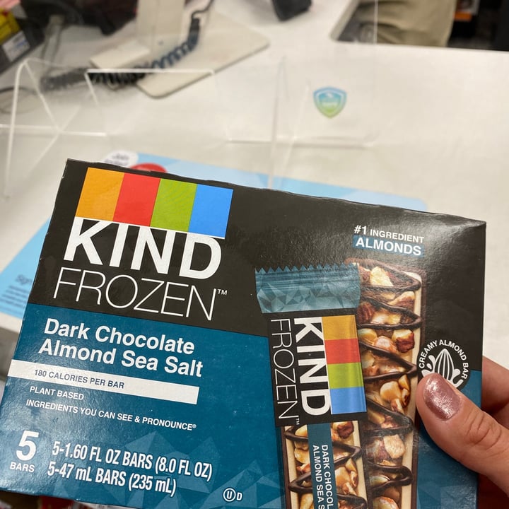 photo of KIND Dark Chocolate Almond Sea Salt shared by @shellyaroundtheworld on  25 Sep 2021 - review