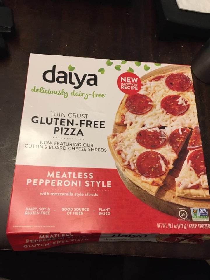 photo of Daiya Meatless Meat Lover’s Pizza shared by @cornfritter on  12 Apr 2020 - review