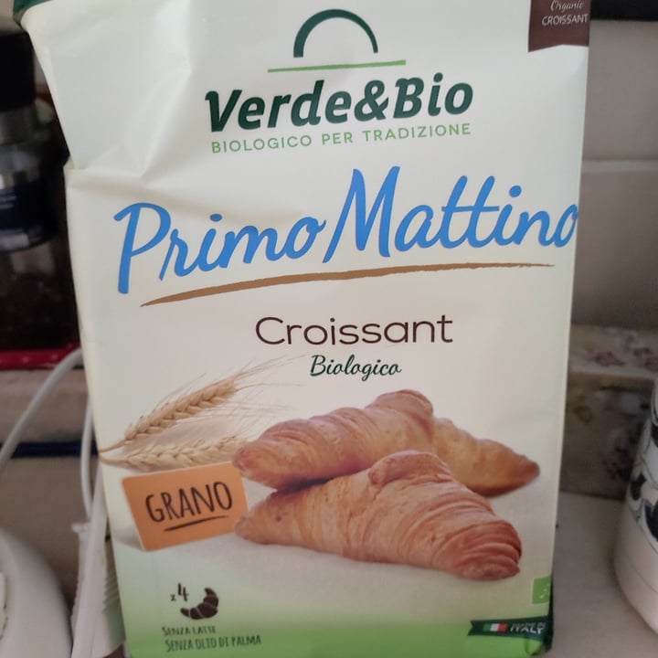 photo of Verde & Bio Cornetti croissant vegano bio di grano tenero shared by @robymattiello on  08 Apr 2022 - review