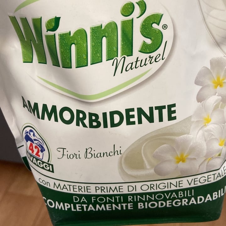photo of Winni's Naturel Ammorbidente ai fiori bianchi shared by @meggygiuanin333 on  13 Apr 2022 - review