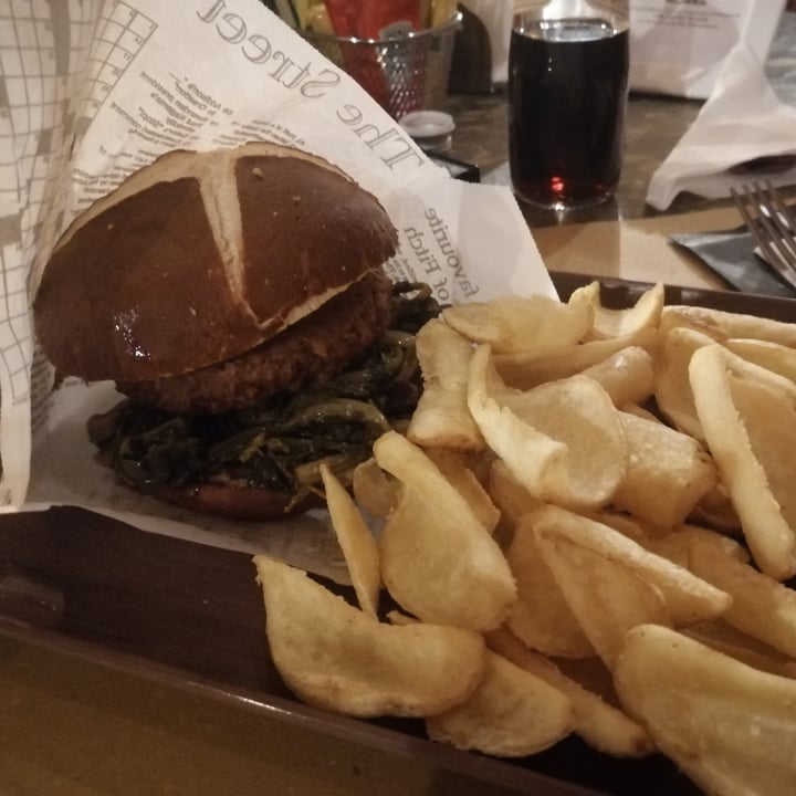 photo of Stammtisch Tavern Chieti Panino vegan shared by @rosedeclairmont on  09 Dec 2022 - review