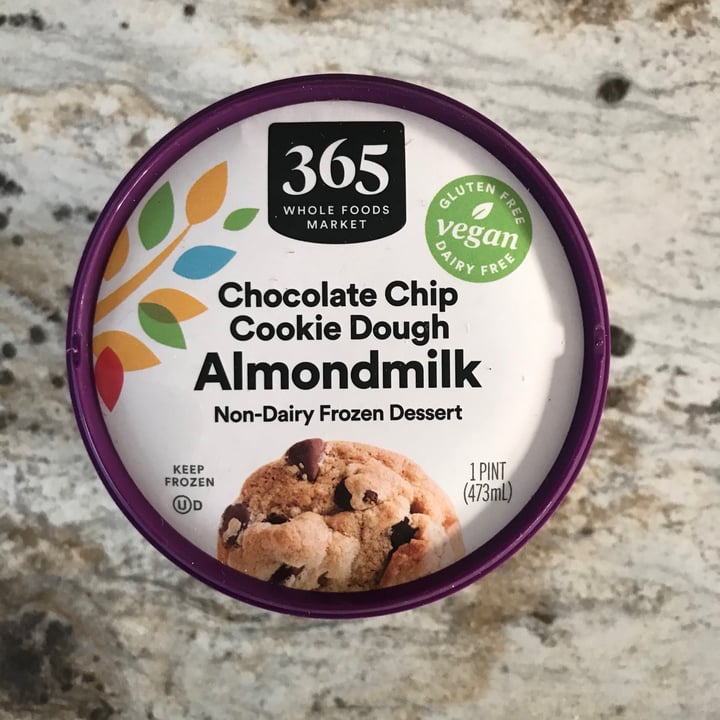 photo of 365 Whole Foods Market Chocolate Chip Cookie Dough Almond Milk Frozen Dessert shared by @dianna on  06 Dec 2020 - review