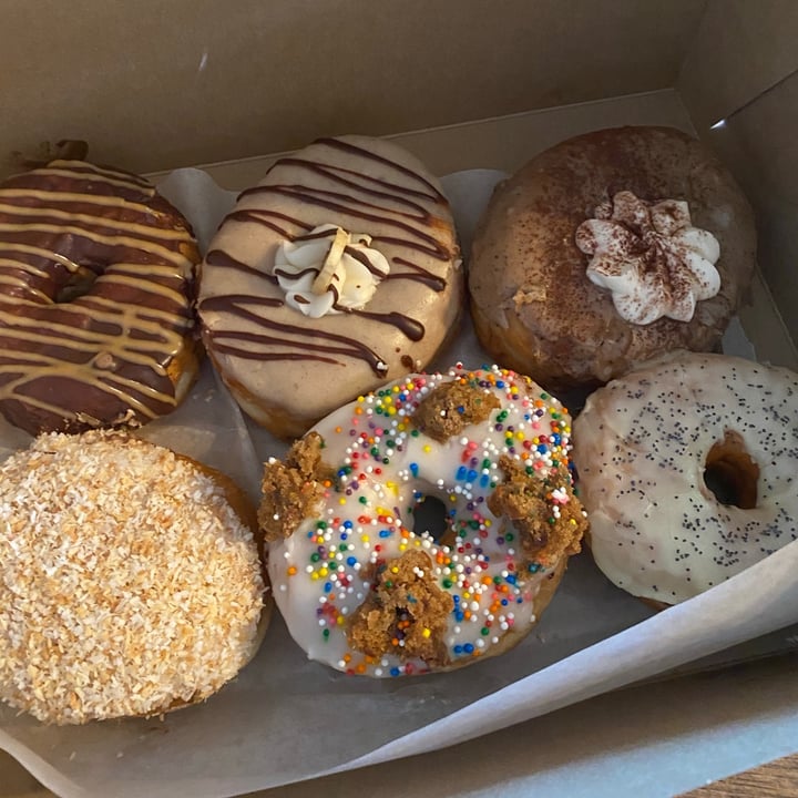 review photo of bloomer's on Queen Banana Pudding Donut shared by @andreaciccone on 25 Aug 2021 - review