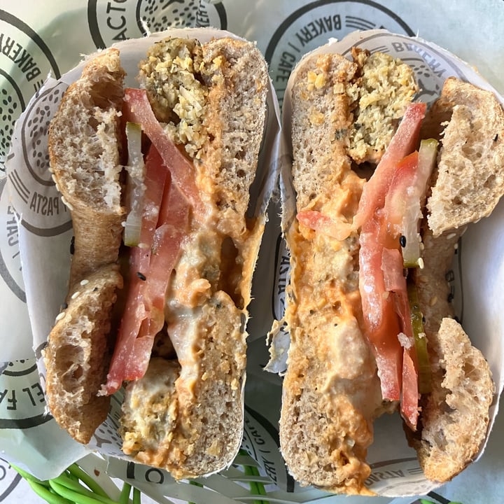 review photo of Bagel Factory Uruguay Bagel De Falafel shared by @ceciliamiraldi on 03 Nov 2022 - review