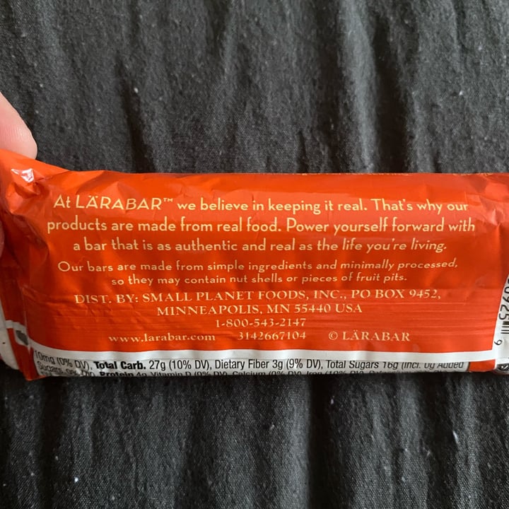 review photo of Larabar Cashew Cookie Bar shared by @emycaldeira on 10 May 2022 - review