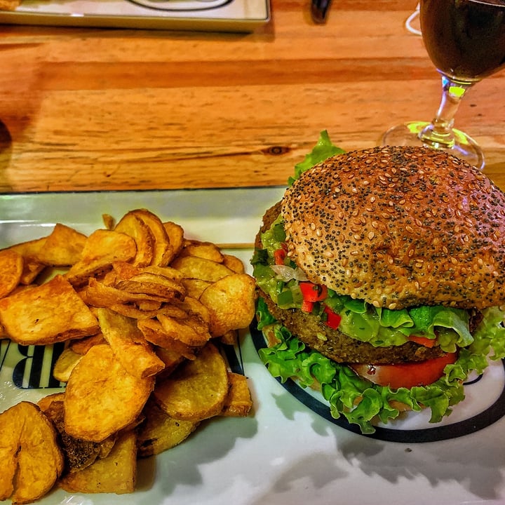 review photo of Nah Nah Bah restaurant Veggie Virgin Burger shared by @toninavega on 20 Aug 2020 - review