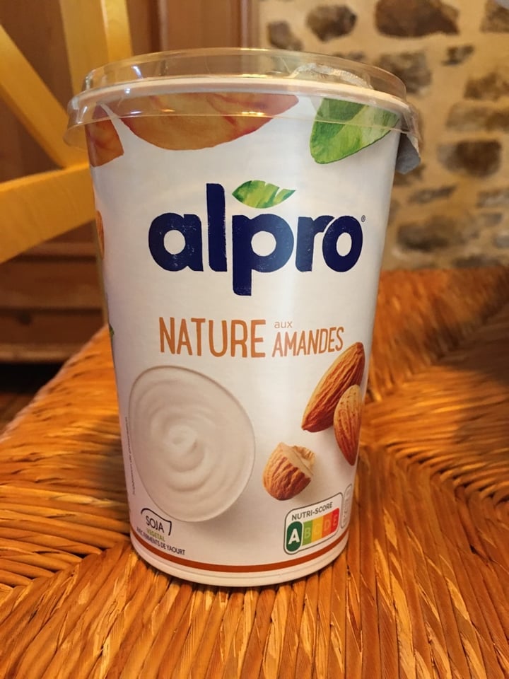 photo of Alpro Yogurt Natural con Mandorla/Amande shared by @fannycat on  19 Mar 2020 - review