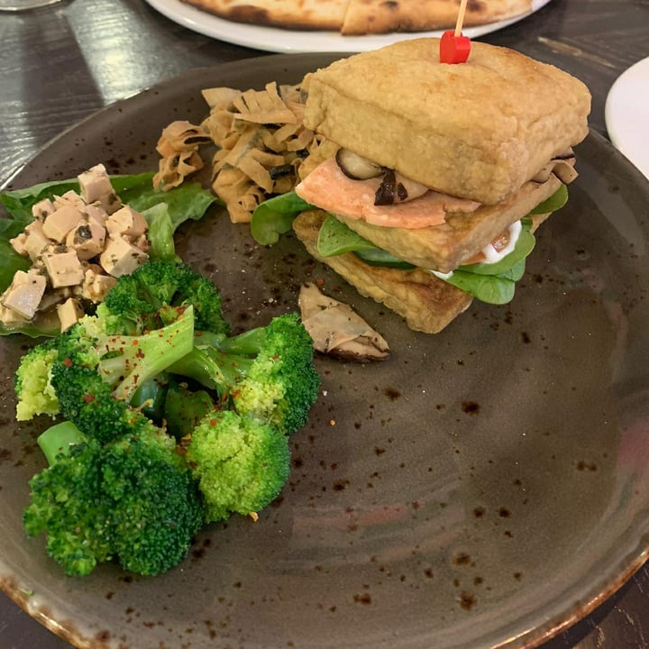 photo of WellSmoocht Tofully Yours Tofu Burger shared by @pratul14 on  10 Jul 2020 - review