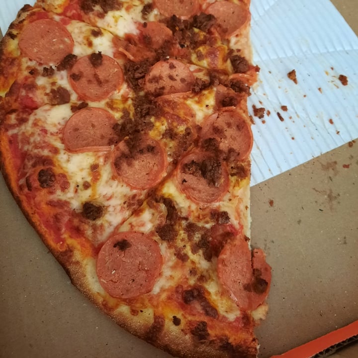 photo of Pizza Pizza Plant Based Pepperoni Pizza shared by @foodlovinvegan on  22 Jun 2021 - review