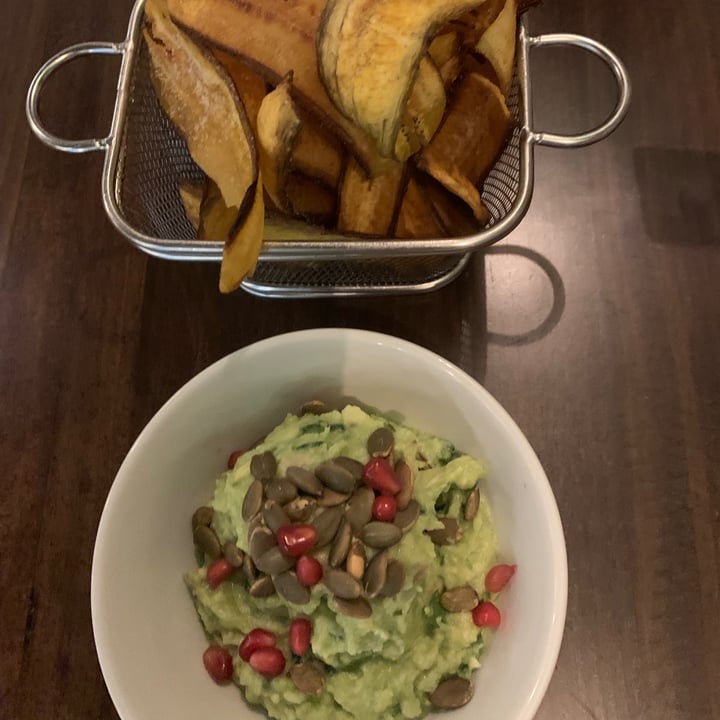 photo of Julieta Lemon Ponzano (Solo Takeaway & Delivery) Guacamole Ecológico + Plantail Chips shared by @gechauca28 on  22 Jul 2021 - review