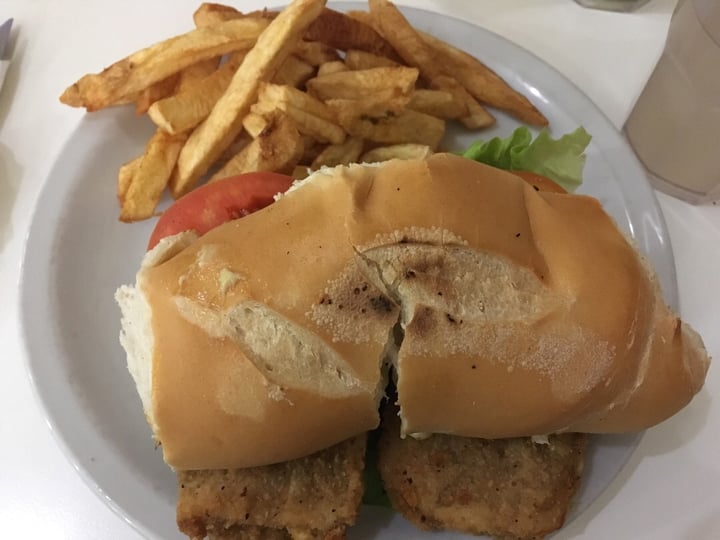 photo of Loving Hut Microcentro Tofu sandwich shared by @nicolastik on  25 Aug 2019 - review