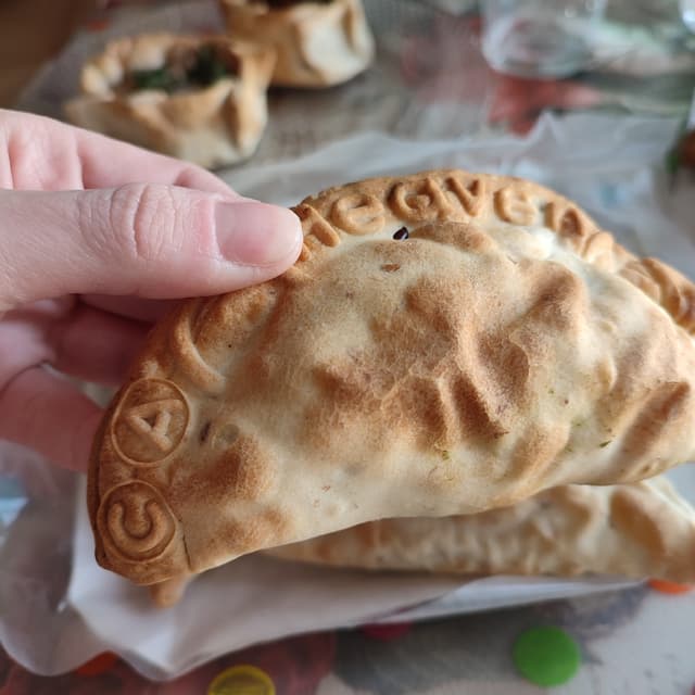 Photo of the dish “empanada capresse”