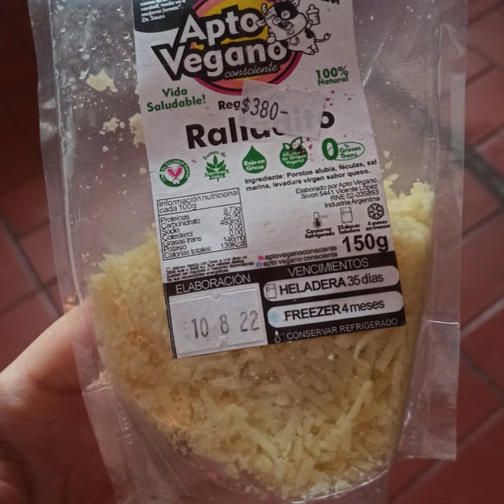 photo of Apto Vegano Consciente Queso Reggianito shared by @ailinl on  27 Aug 2022 - review