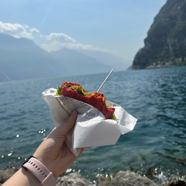 review photo of L'officina del panino Hamburger Vegano shared by @lara96 on 15 May 2022 - review