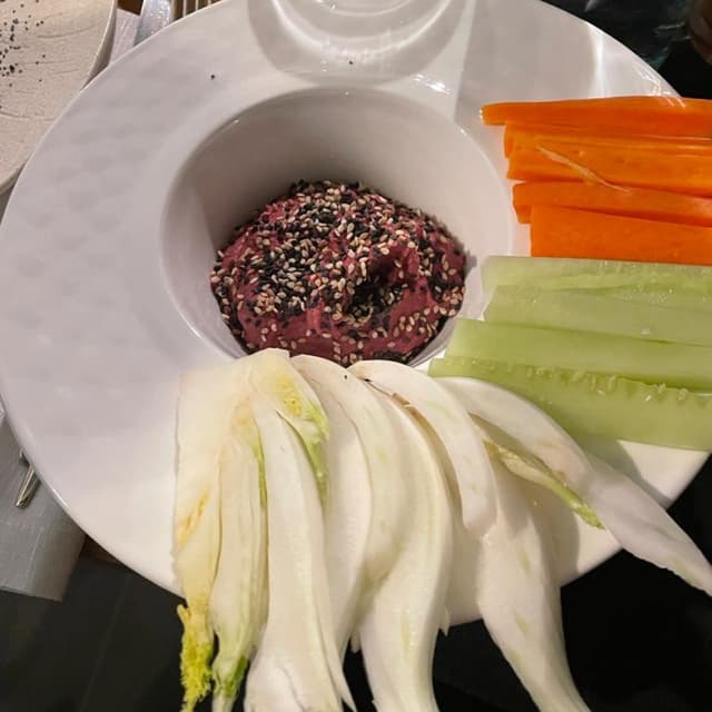 菜肴“Hummus di barbabietola”的照片