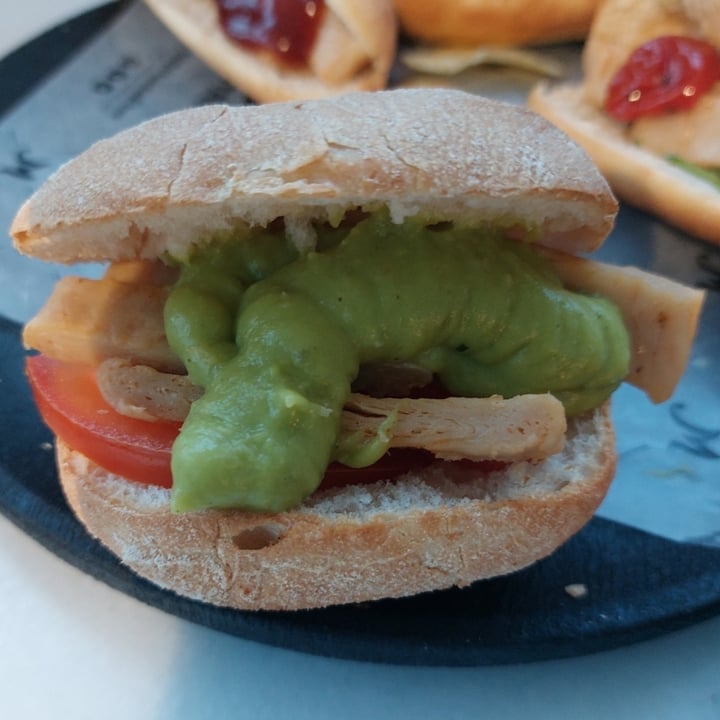 photo of 100 MONTADITOS AURA Straccetti Di Pollo Vegetale Heura, Guacamole E Pomodoro Fresco. shared by @evane on  22 Jun 2022 - review