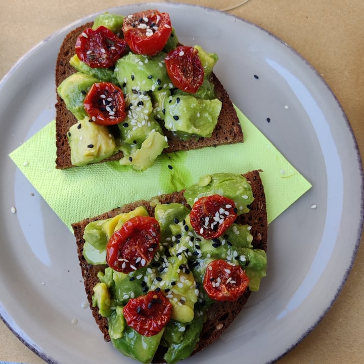 photo of Buddy Italian Restaurant Cafè Bruschetta Avocado, Pomodoro Confit E Semi Di Sesamo shared by @vanemati on  23 Mar 2022 - review