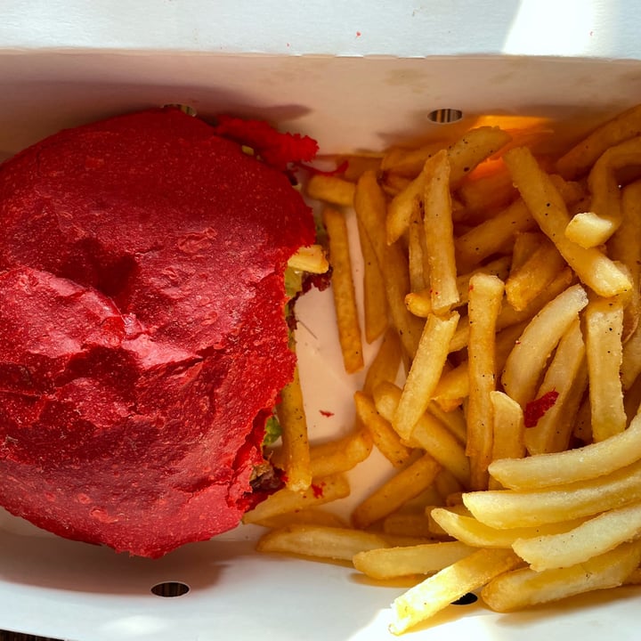 photo of Avo Brothers Pink Burger shared by @clearlynotclaire on  09 Dec 2021 - review