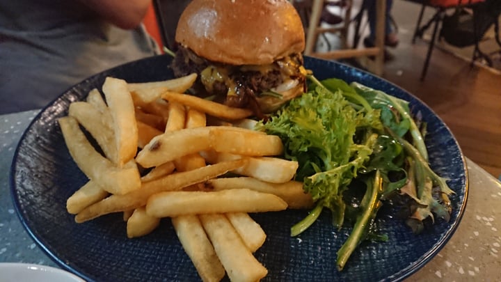 photo of Privé Paragon Plant-Based Truffled Mushroom Swiss Burger shared by @hollya113 on  12 Aug 2020 - review
