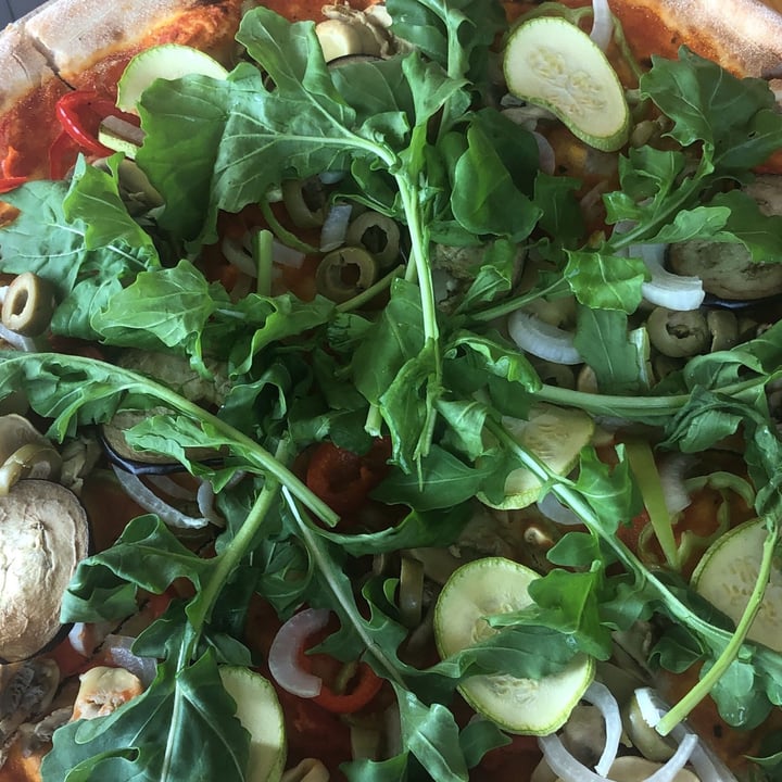 review photo of Casa Nostra vegetarian pizza shared by @monicamarcos on 08 Jun 2022 - review