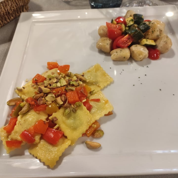review photo of Ristorante Vegano Biologico La Lanterna antipasti, bis di primi e dolce shared by @flabellina on 18 Jun 2022 - review