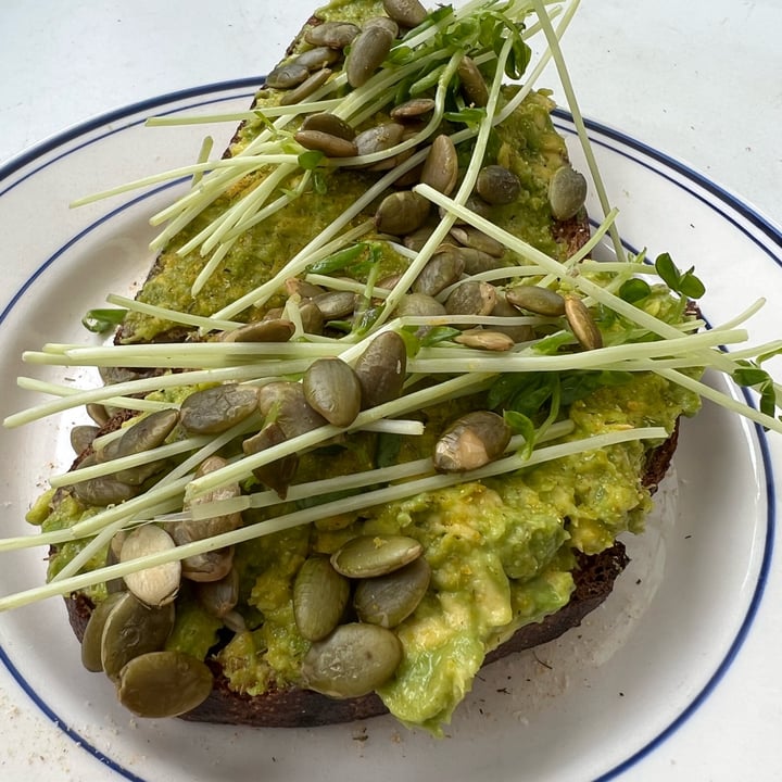photo of Clementine Bakery Avocado Toast shared by @beatrizvegan on  14 May 2022 - review