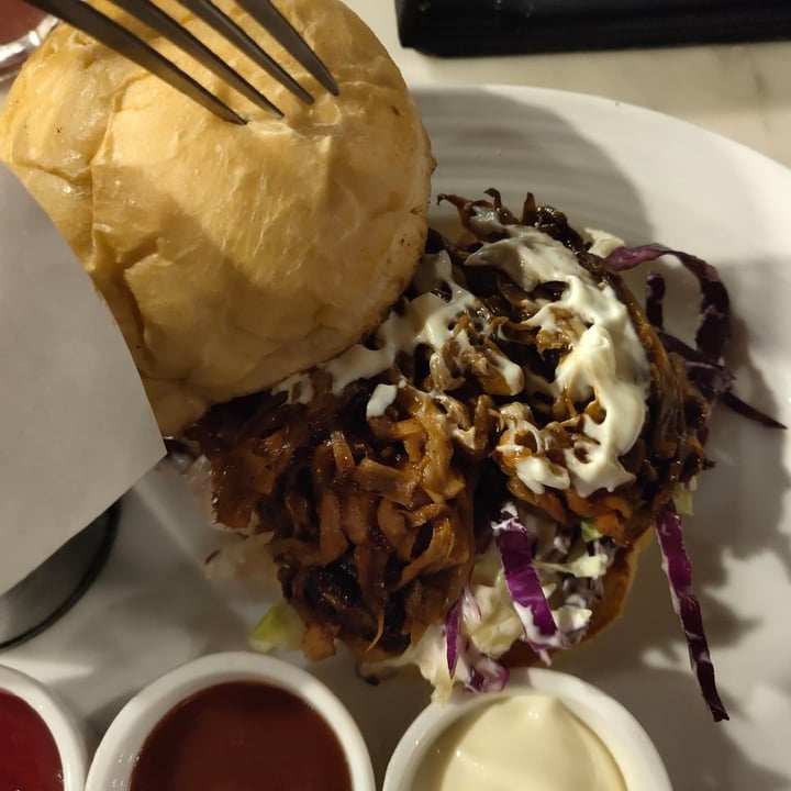 photo of VEGANERIE Concept Pulled Pork Burger shared by @stevenneoh on  02 Feb 2020 - review