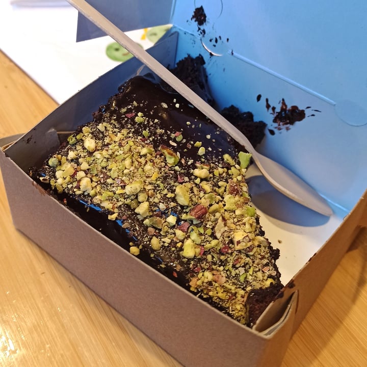photo of Peas Vegan & Raw Food Chocolate Cake shared by @annamiou on  16 Dec 2021 - review