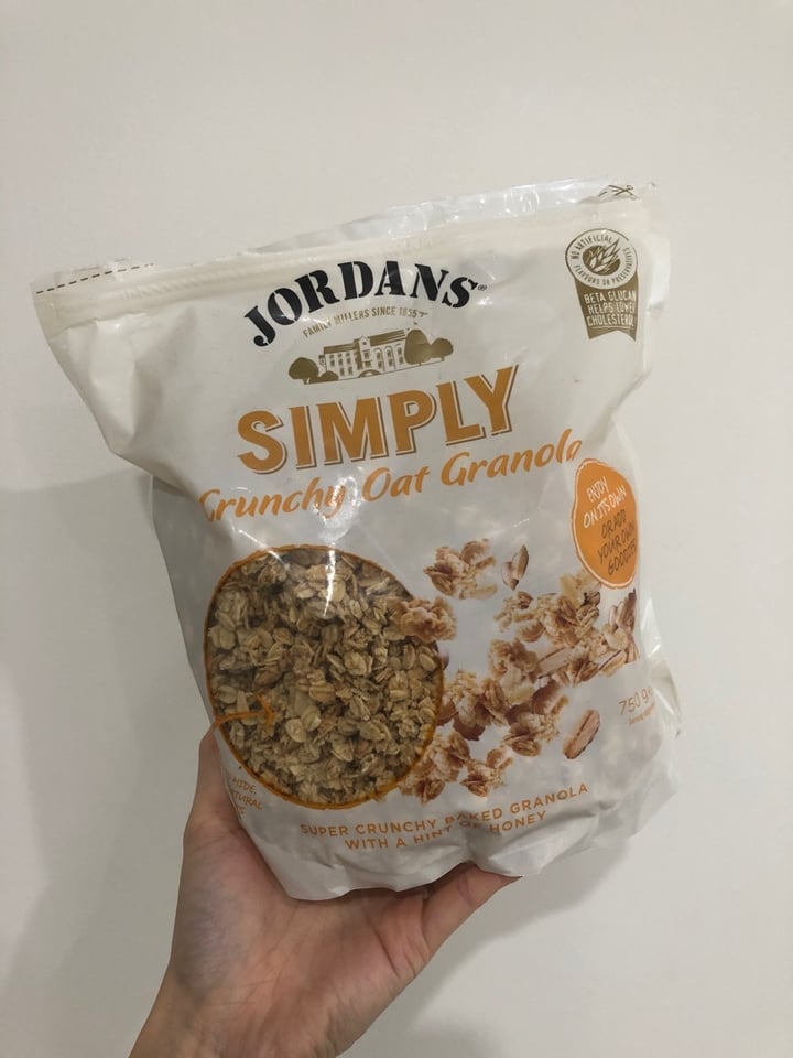 review photo of Jordans Simply Crunchy Oat Granola shared by @indohonkie on 20 Dec 2019 - review