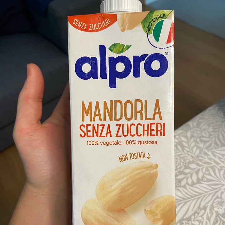 photo of Alpro bevanda mandorla senza zuccheri shared by @danigogreen on  14 Dec 2022 - review