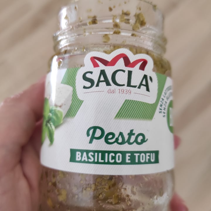 photo of Sacla' Pesto alla genovese con tofu shared by @eleutheria on  30 Sep 2022 - review