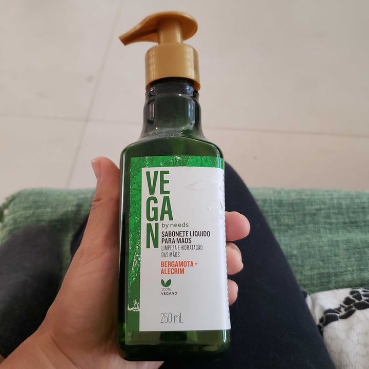 photo of Needs sabonete líquido shared by @de12346 on  19 Apr 2022 - review