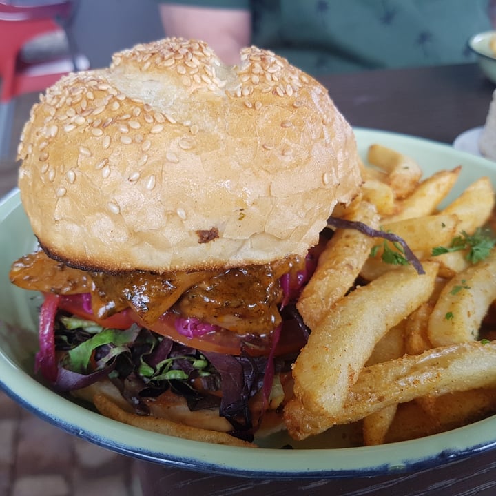 photo of Asher's Corner Cafe @ Ashers Farm Sanctuary Beyond Burger shared by @ornitho28 on  21 Nov 2021 - review
