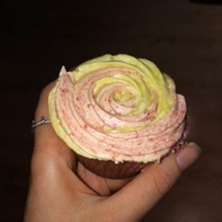 photo of Quite a few crumbs Raspberry Ripple Cupcake shared by @sabking on  28 Jul 2020 - review